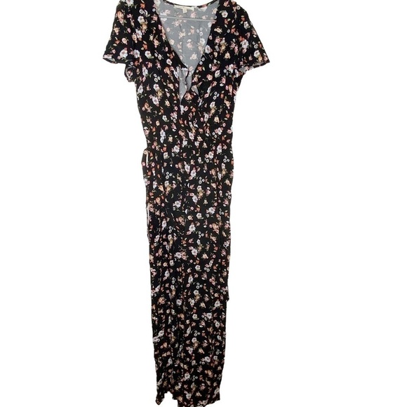 𝅺kingston Grey floral jumpsuit. short sleeves. Size M - Picture 1 of 3